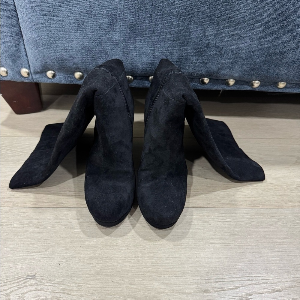 Charles by Charles David Black Suede Knee-High Round-Toe High Heel Boots - Picture 3 of 7